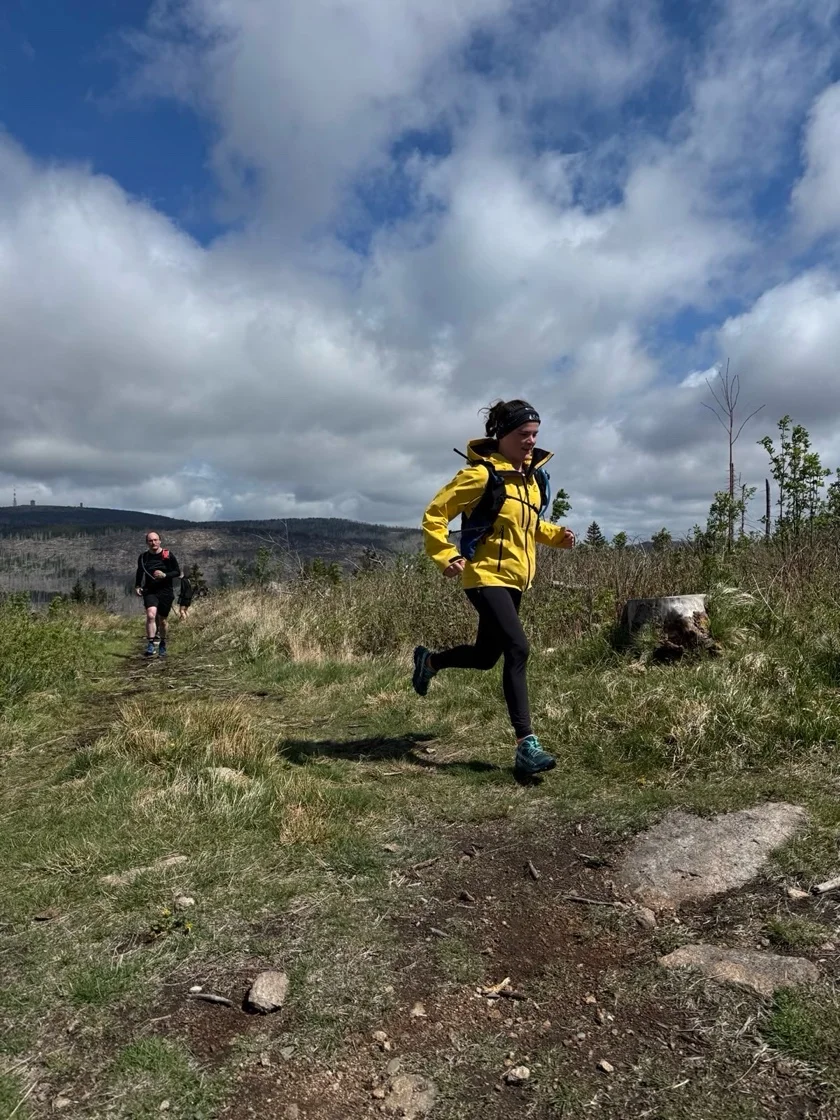 Läuferin beim Techniktraining der Trailrunninggruppe | © Tom Engel