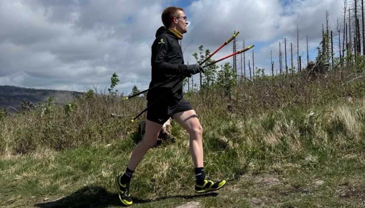 Läufer in Aktion beim Trailrunning | © Tom Engel