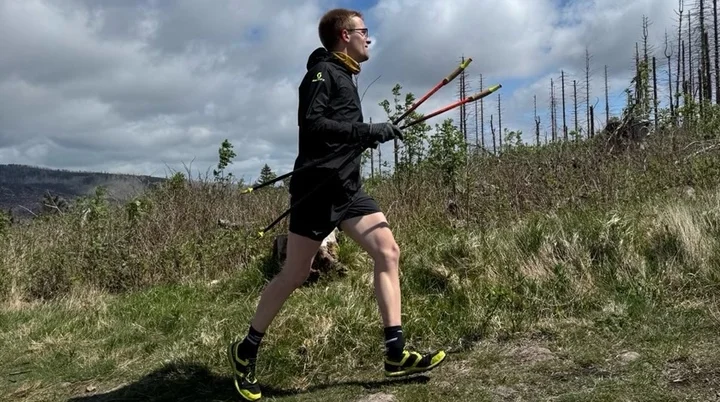 Läufer in Aktion beim Trailrunning | © Tom Engel