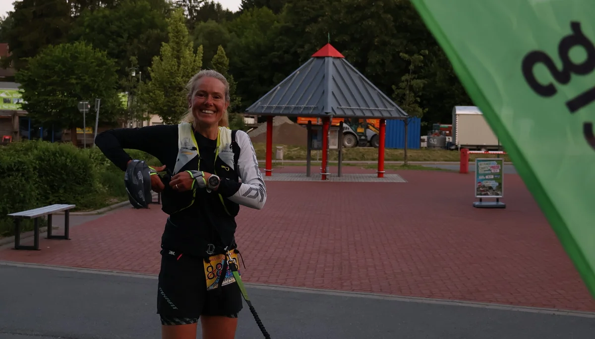 Energieschub am Basecamp mit Carmen und Scottie | © Jonas Wolf