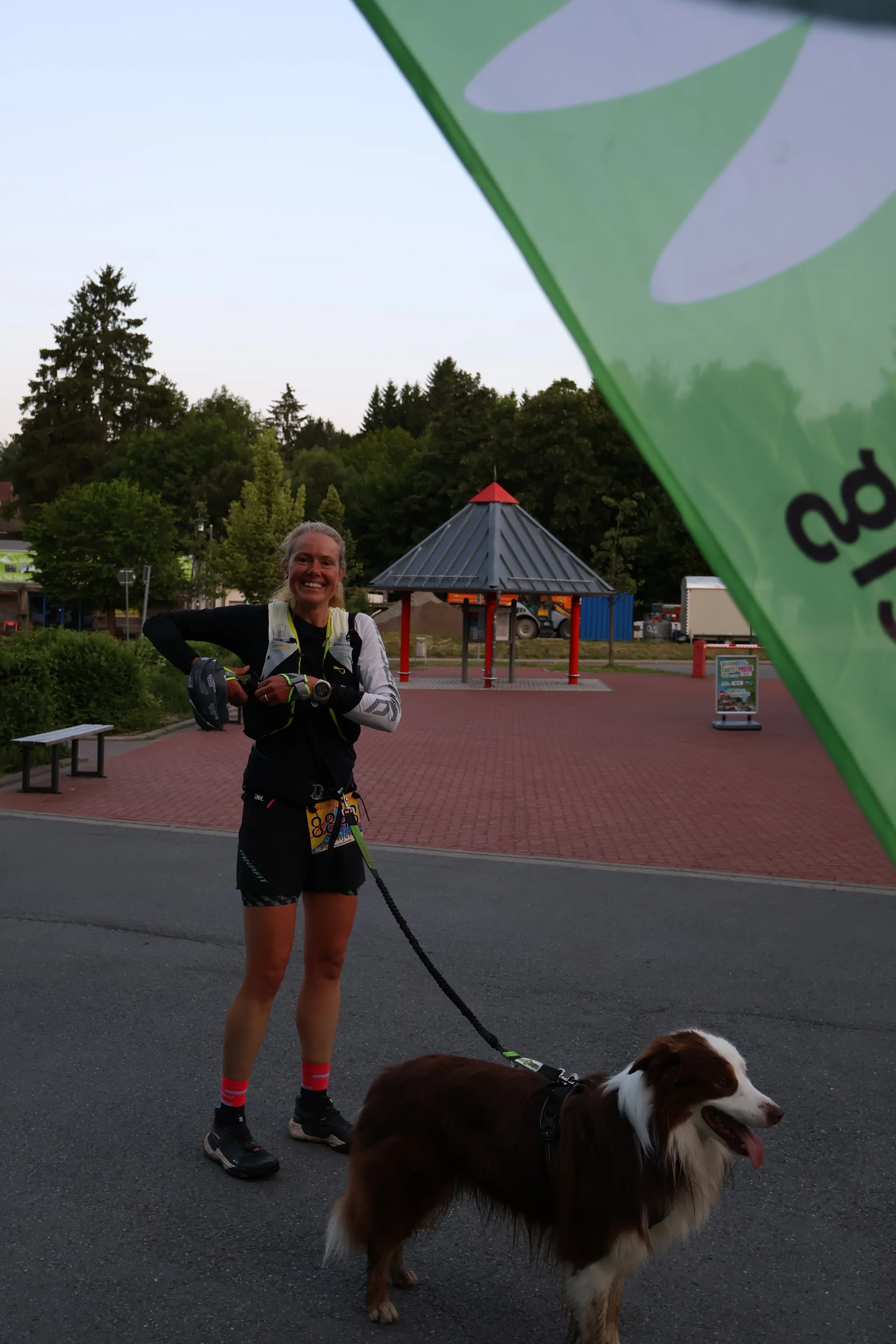 Energieschub am Basecamp mit Carmen und Scottie | © Jonas Wolf