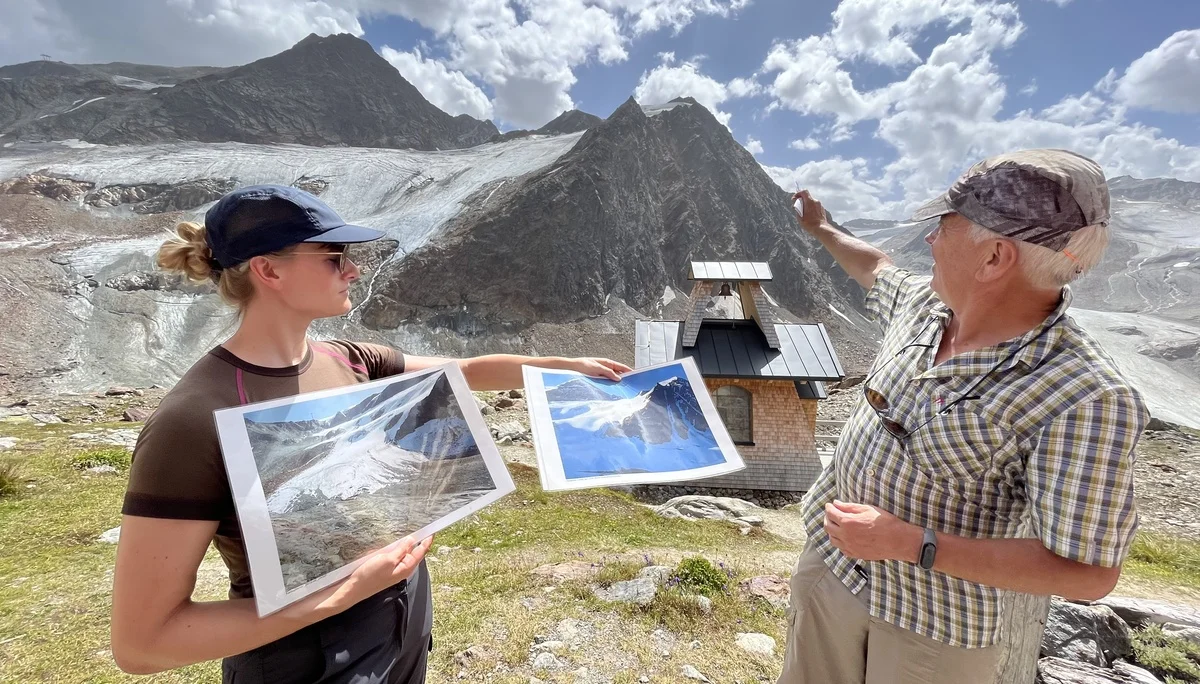nn-Kristin Winkler vom WWF und Günter Gehrke, DAV Sektion Braunschweig, blicken von der Braunschweiger Hütte aus auf den Gletscher Hangender Ferner sowie den linken Fernerkogel, auf den eine Seilbahn gebaut werden soll. Vergleichsbilder zeigen deutlich, den dramatischen Rückgang des Gletschers, hier des Hangenden Ferners. | © Eva Lavon