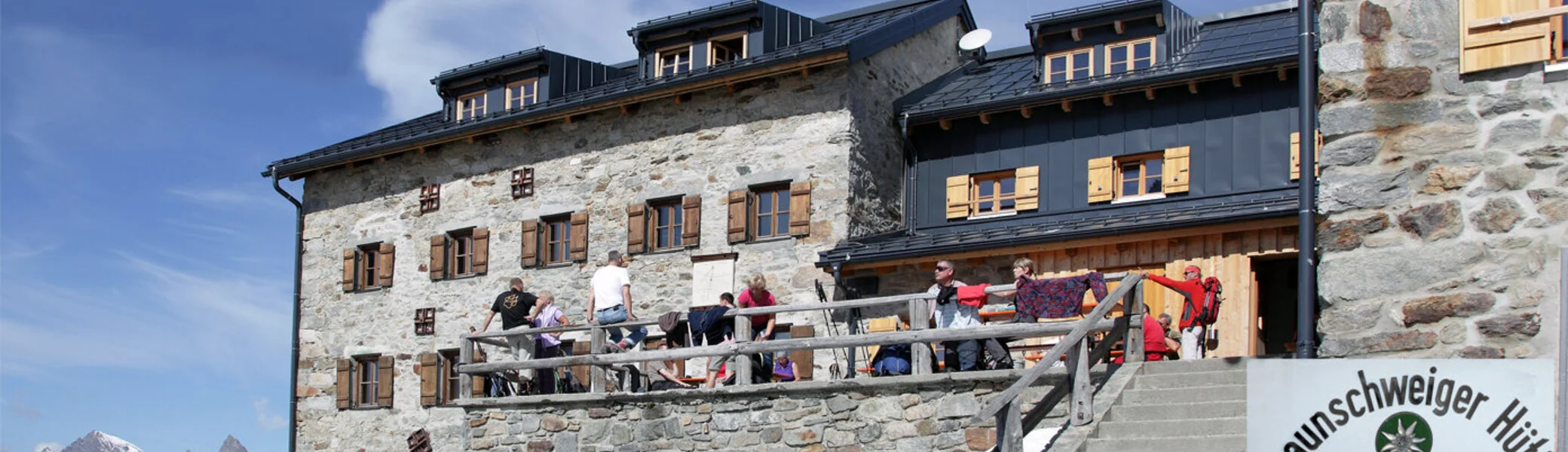 Terrasse der Braunschweiger Hütte | © Melanie Neurauter