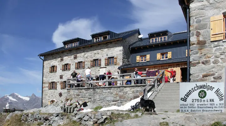 Terrasse der Braunschweiger Hütte | © Melanie Neurauter