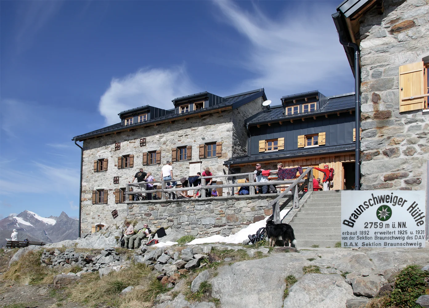 Terrasse der Braunschweiger Hütte | © Melanie Neurauter
