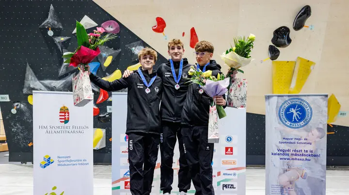 Timo Ossig, Jonas Körner und Oscar Pongratz auf dem Siegertreppchen beim EYC in Sukoro | © Bence Fejes