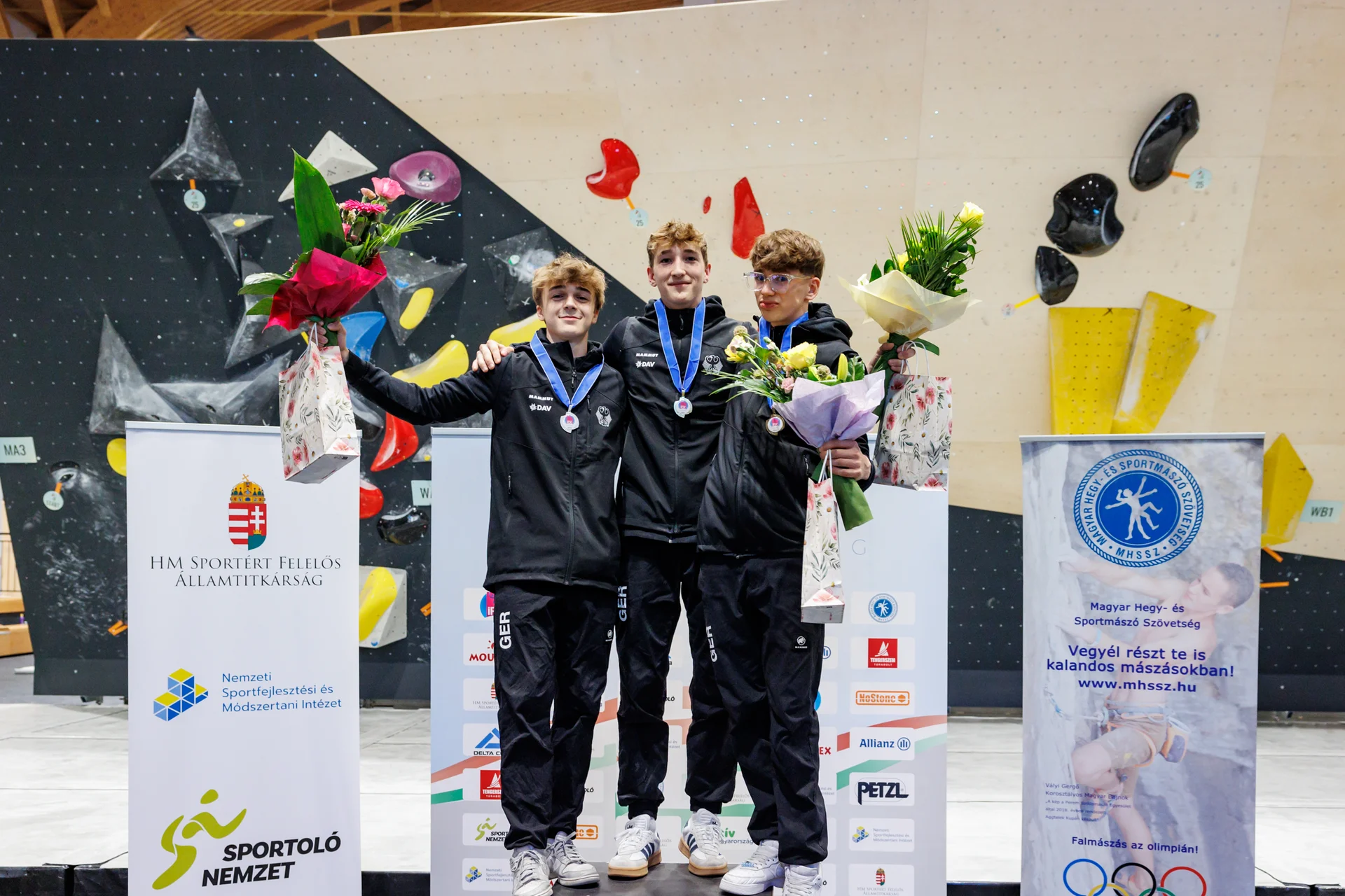 Timo Ossig, Jonas Körner und Oscar Pongratz auf dem Siegertreppchen beim EYC in Sukoro | © Bence Fejes