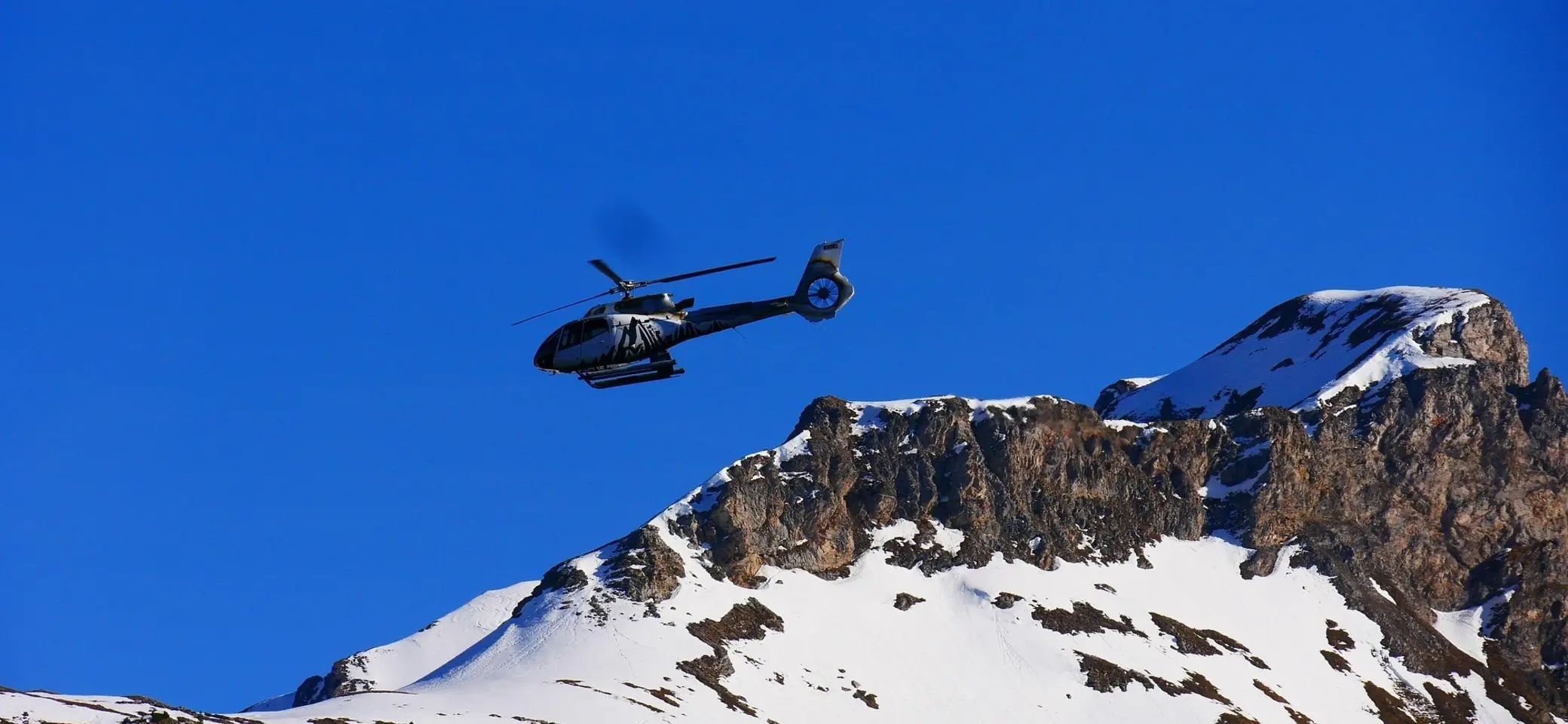 Helikopter in den Bergen | © Pixabay / Insightphotography